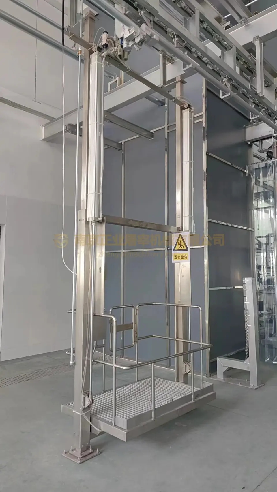 Cattle-line vertical equipment and working platform